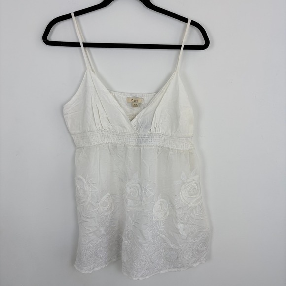 Forever 21 Tops - Y2K Forever 21 Babydoll Top White Embroidered Floral Camisole Romantic Large